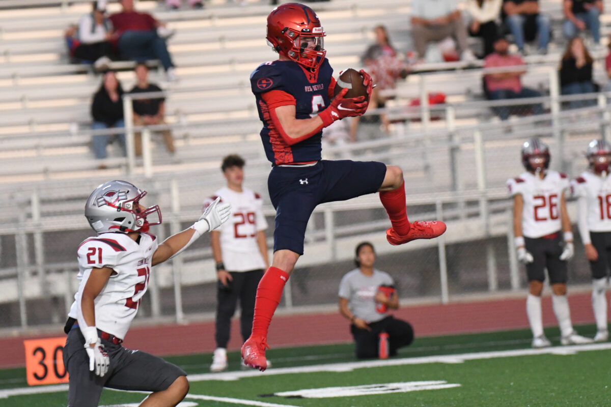 Springville football early deficit, blows out Cedar Valley